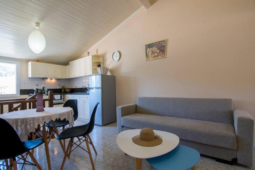 Kuchyň nebo kuchyňský kout v ubytování Paxos In Square (Apartment Amfitriti)