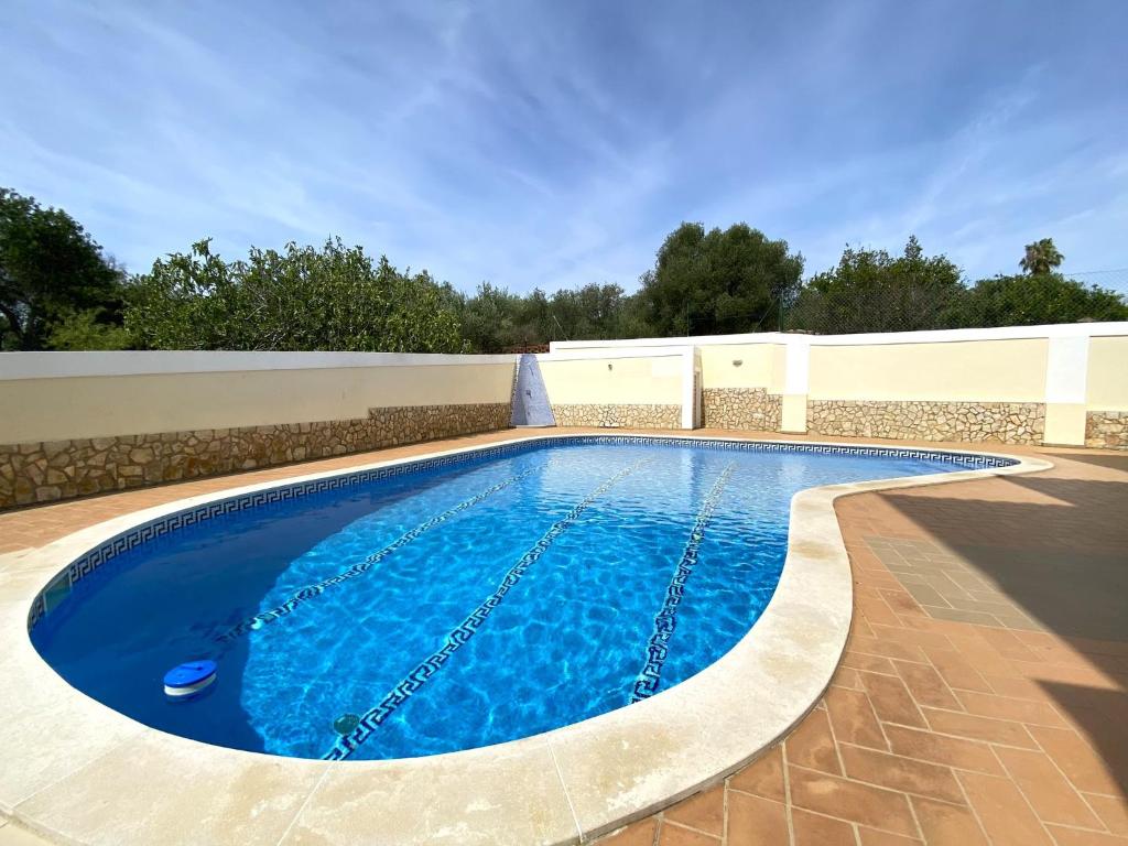 Bazén v ubytování Ferreiras Residence by Homing nebo v jeho okolí