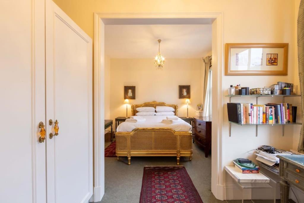 Golborne Road 3 Bedrooms Antique Rooftop Terrace Flat, London Updated