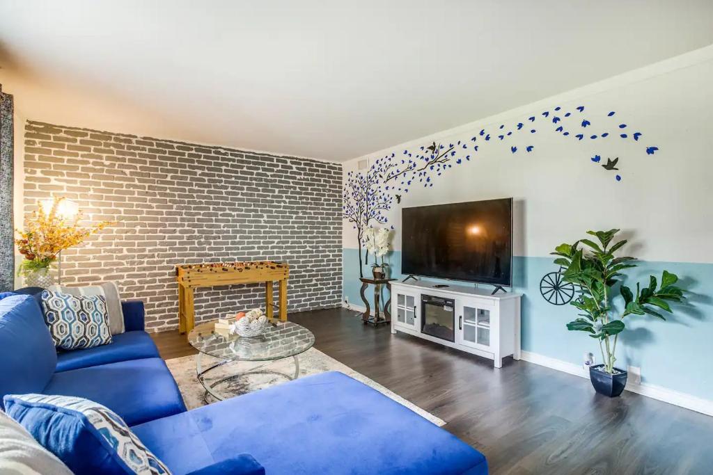 Lovely comfort Uptown Condo for Houston trip.