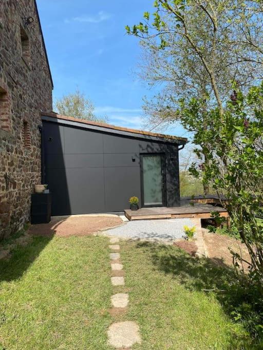 Aed väljaspool majutusasutust Gîte : Le Petit Appentis