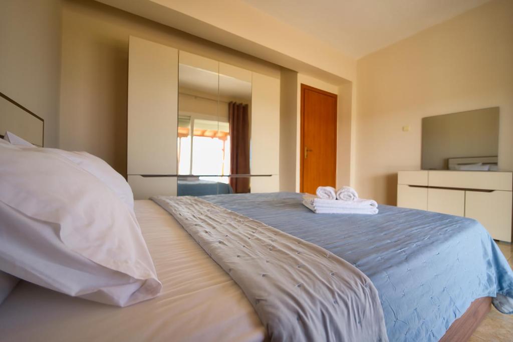 Posteľ alebo postele v izbe v ubytovaní Anelia Villas Sea View