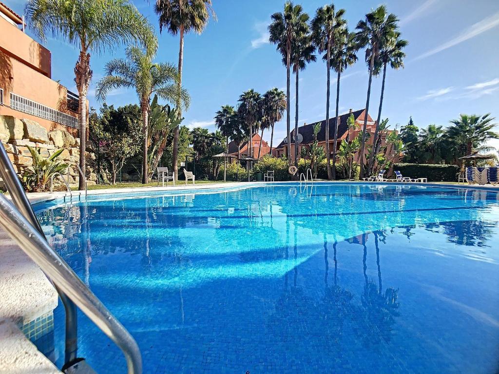 Basen w obiekcie 2231 - Amazing 3 bedrooms with 3 sunny terraces lub w pobliżu