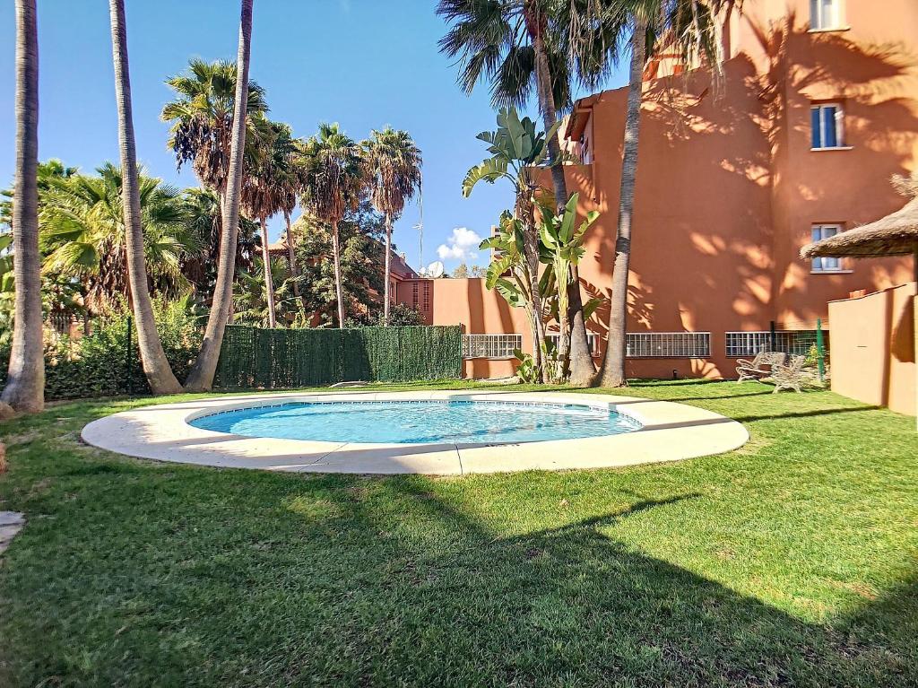 Basen w obiekcie 2231 - Amazing 3 bedrooms with 3 sunny terraces lub w pobliżu