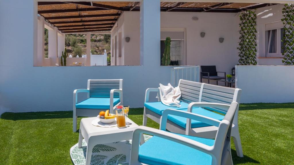 Posezení v ubytování Villa Diego Torrox by Ruralidays
