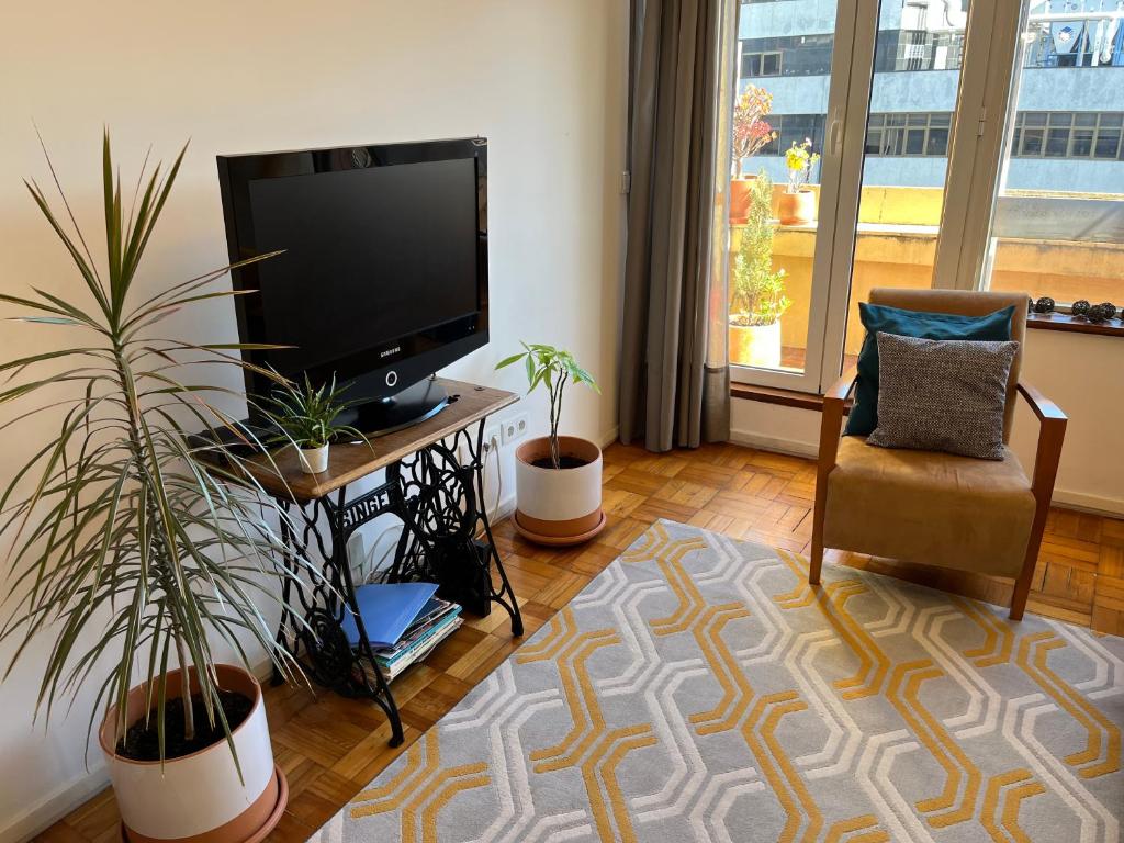 TV a/nebo společenská místnost v ubytování Apartamento Trindade