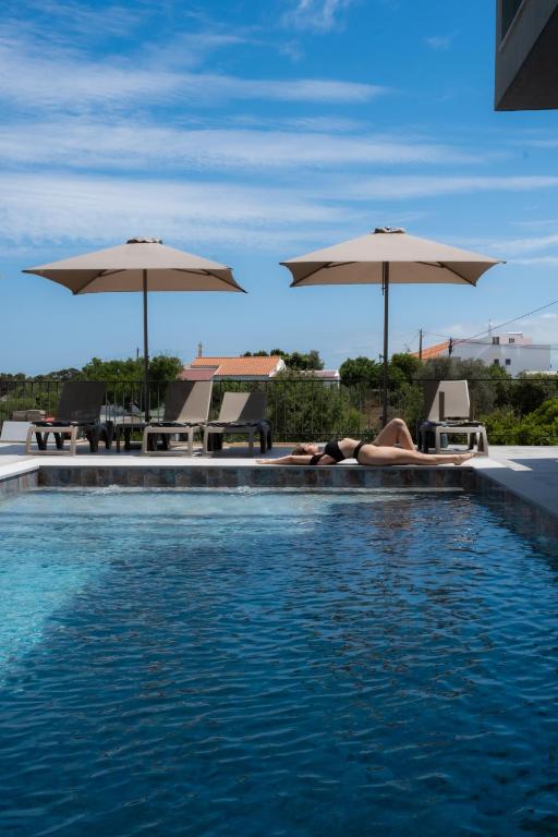 Bazén v ubytování Ria Formosa Guest House nebo v jeho okolí