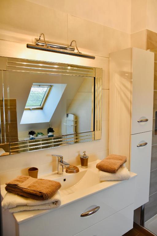 Les Rougemonts Coton - Double Room With Private Bathroom