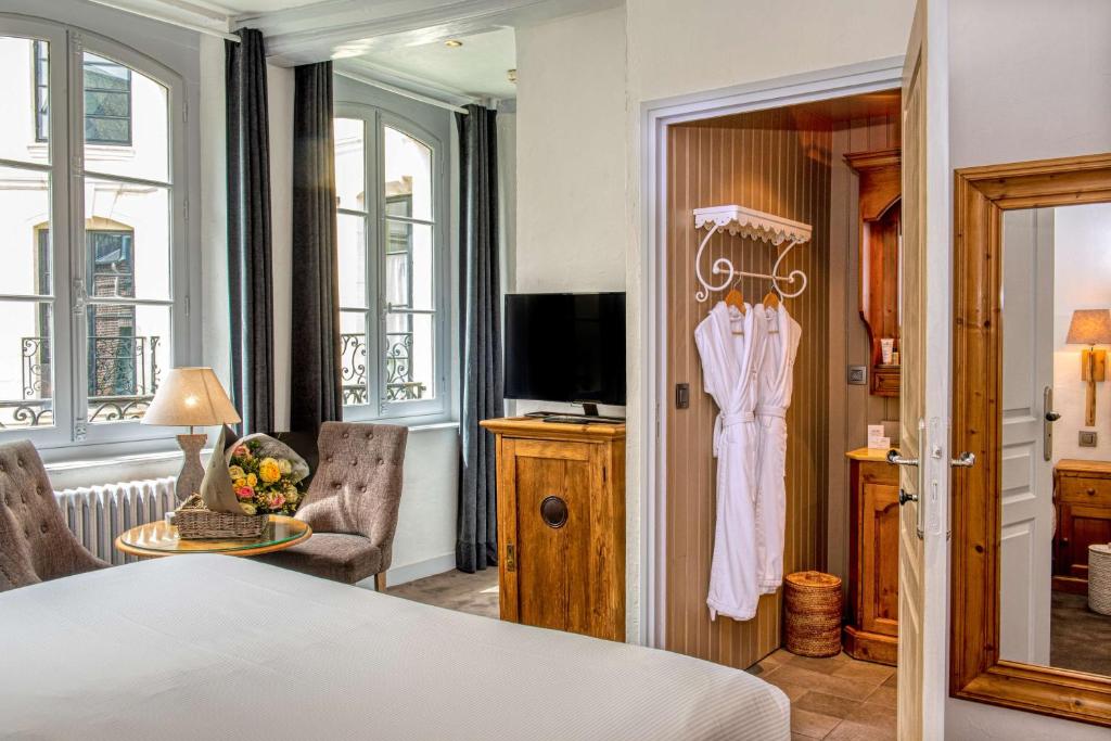 TV a/nebo společenská místnost v ubytování Les Maisons de Léa & Spa - Radisson Individuals