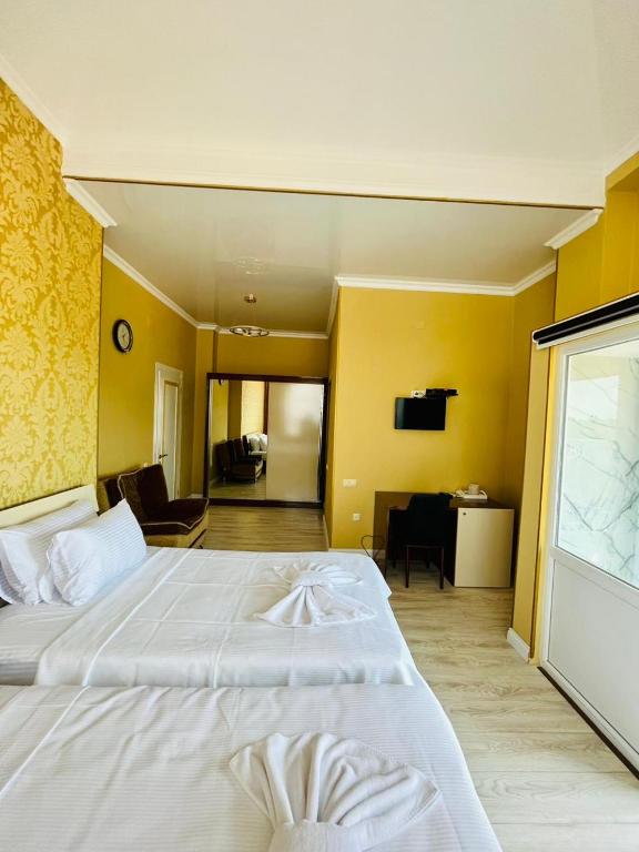 Postel nebo postele na pokoji v ubytování Hotel Albatros