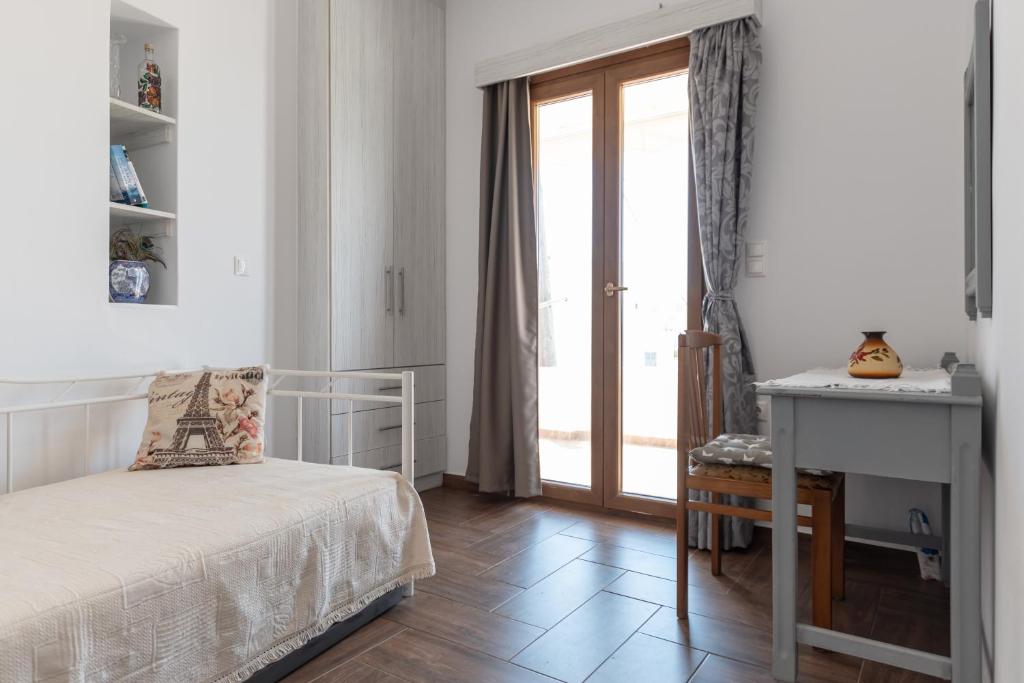 A bed or beds in a room at Naxian White House In Glinado