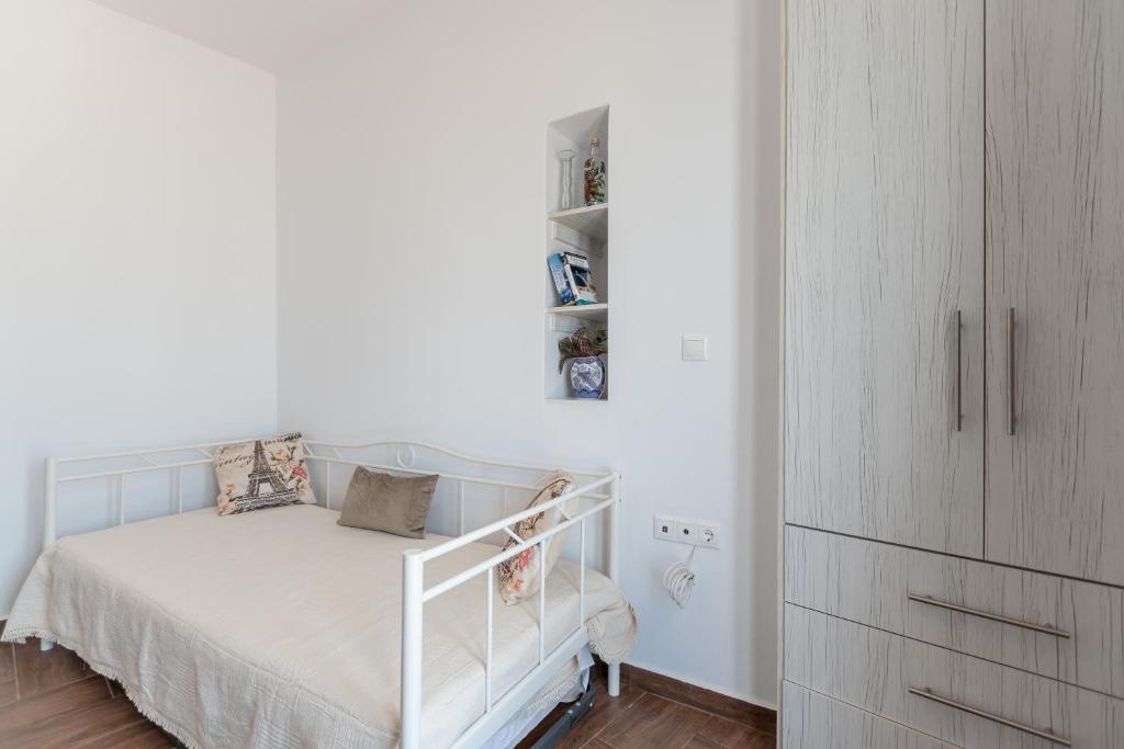 A bed or beds in a room at Naxian White House In Glinado