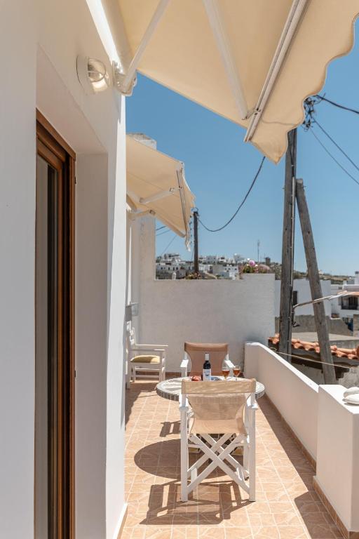 A balcony or terrace at Naxian White House In Glinado
