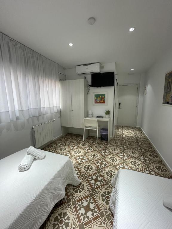 Hostal Nova Barcelona - Habitación Doble O Twin Con Baño Privado