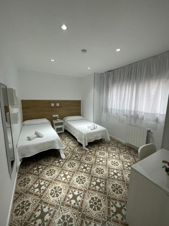 Hostal Nova Barcelona - Tweepersoonskamer Met 2 Aparte Bedden En Badkamer