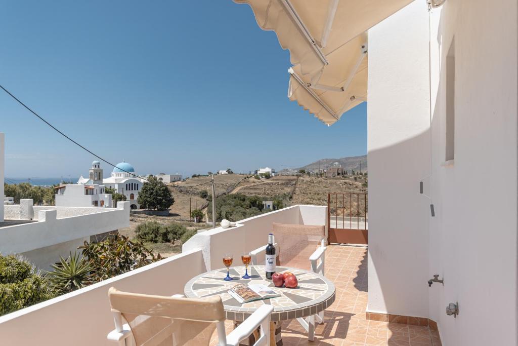 A balcony or terrace at Naxian White House In Glinado
