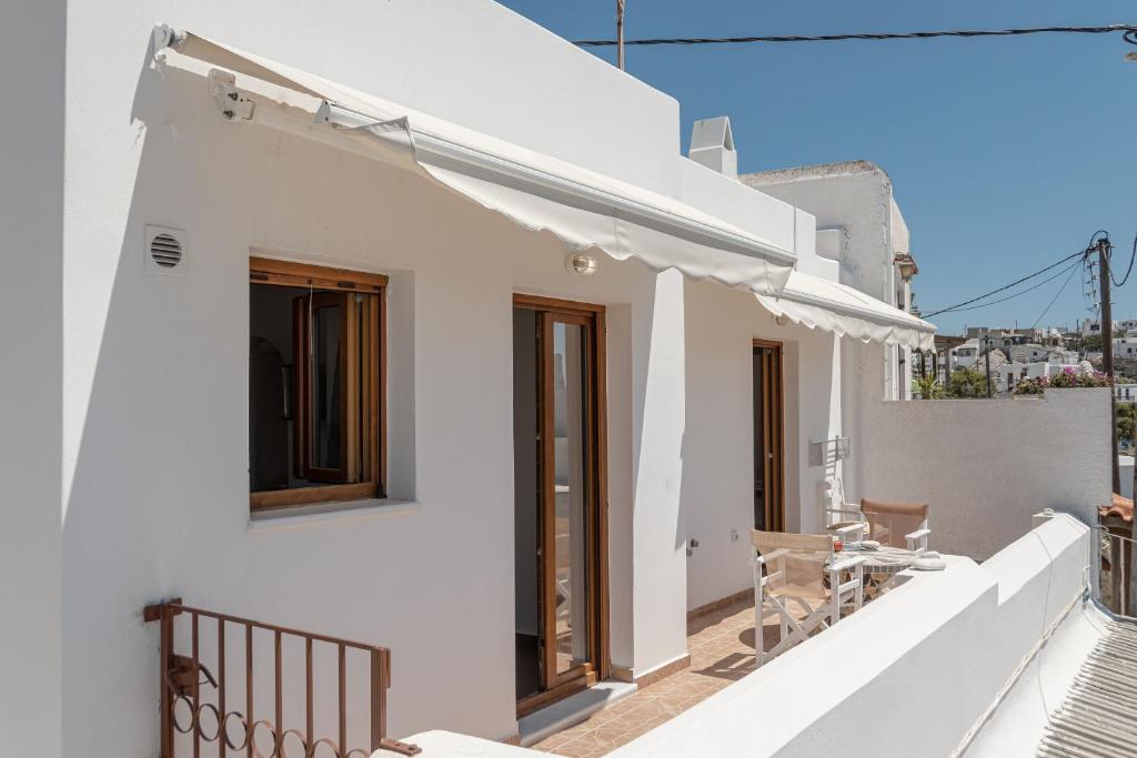 A balcony or terrace at Naxian White House In Glinado
