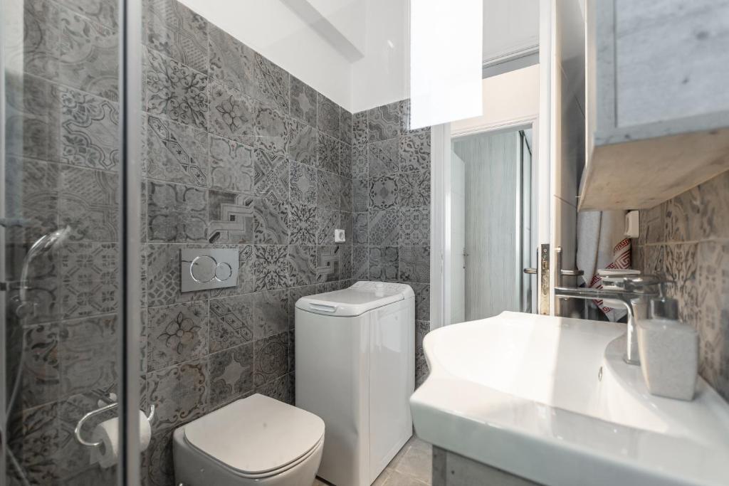 A bathroom at Naxian White House In Glinado