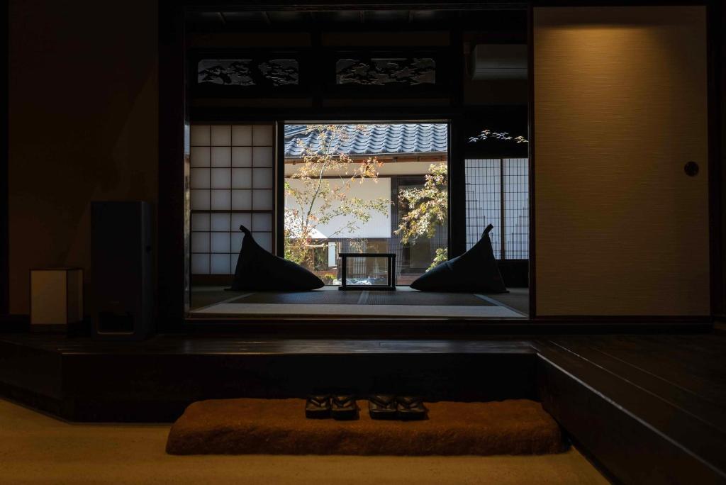 Posezení v ubytování Castle Town Contemporary Ryokan 天籟 - TENRAI -