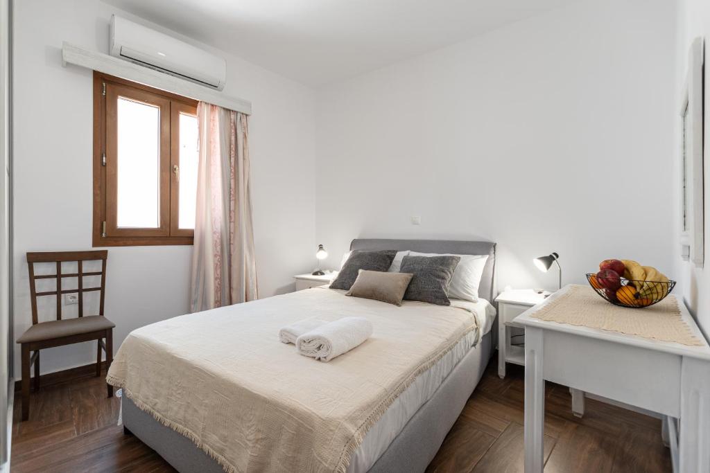 A bed or beds in a room at Naxian White House In Glinado