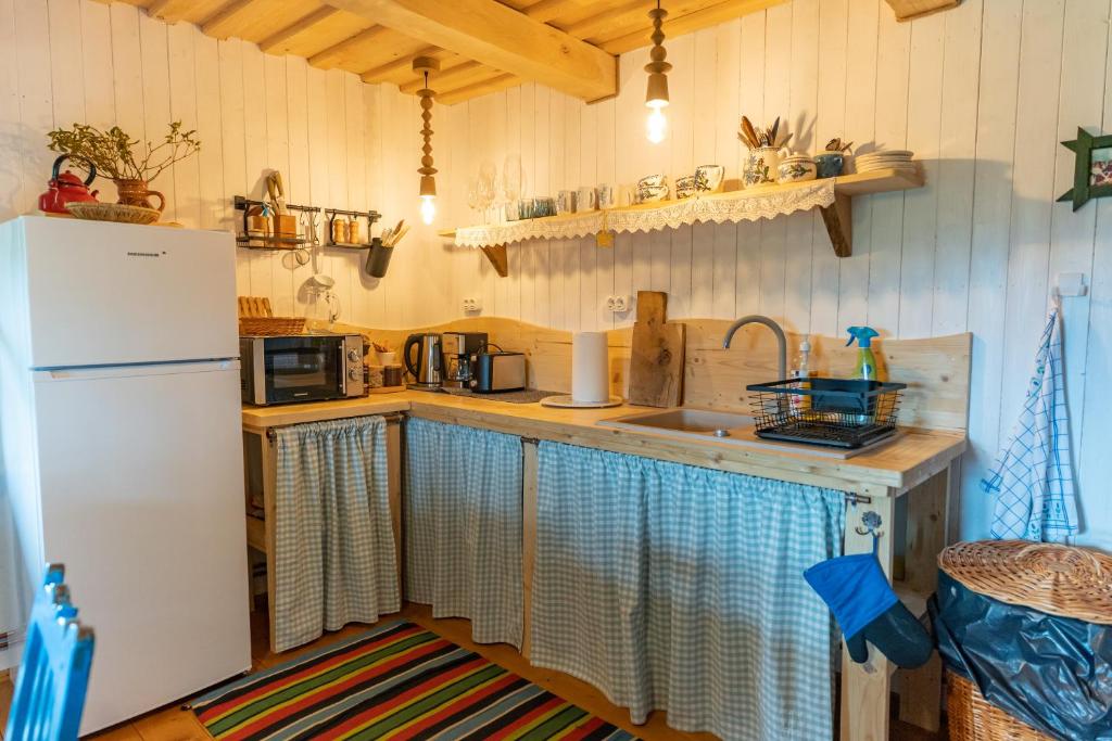 Kuchyň nebo kuchyňský kout v ubytování Breb 148 Local Food&Garden, Guesthouse