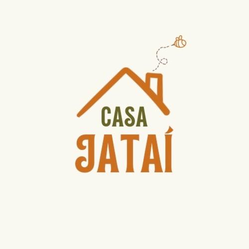 un logo pour une société immobilière dans l'établissement Casa Jataí, à Alto Paraíso de Goiás