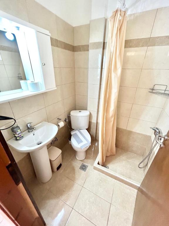 Kúpeľňa v ubytovaní Afitos Villa Kristy