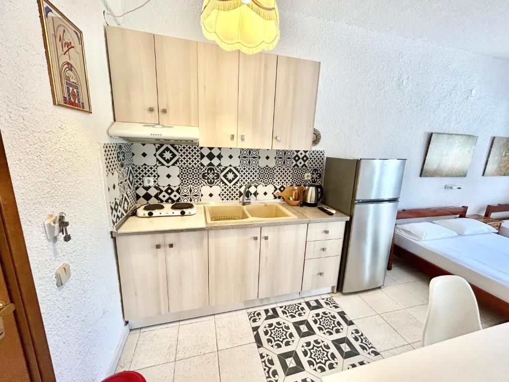Kuchyňa alebo kuchynka v ubytovaní Afitos Villa Kristy