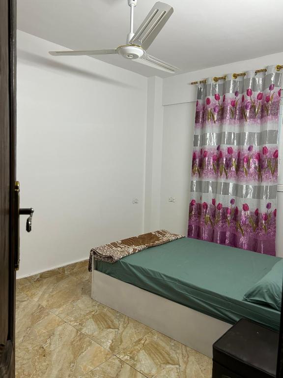 Postel nebo postele na pokoji v ubytování مبيت Mabeet - شقق ستديو