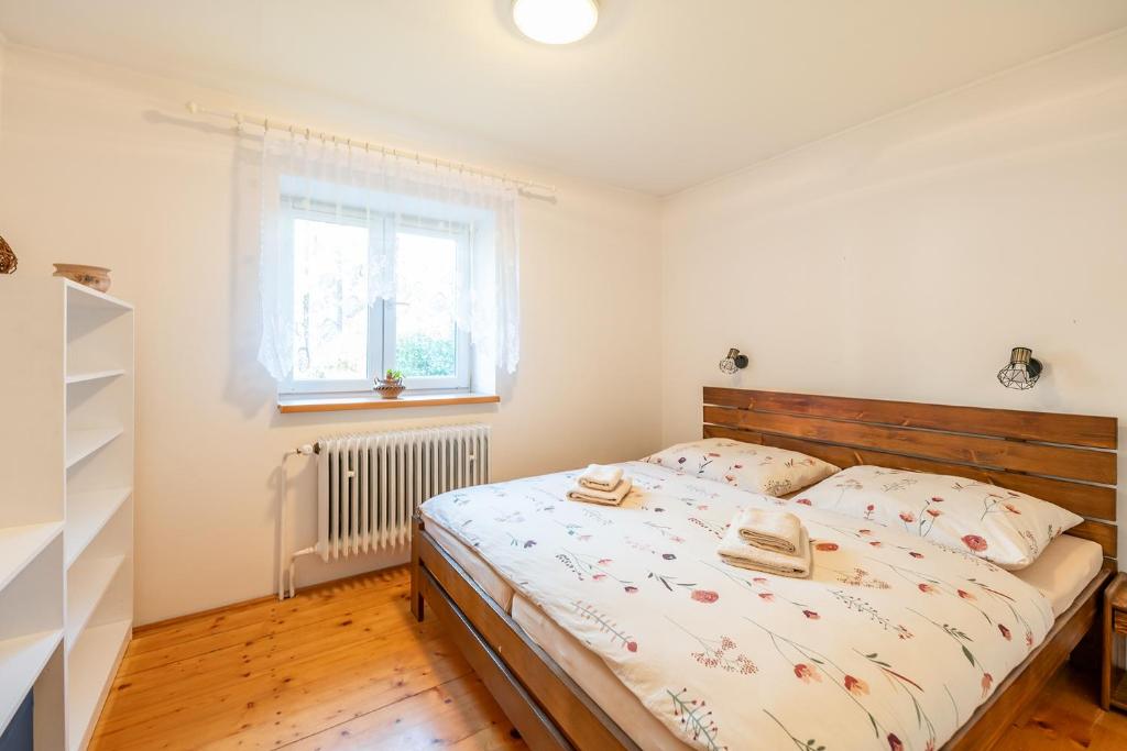 Postel nebo postele na pokoji v ubytování Chalupa Poustka