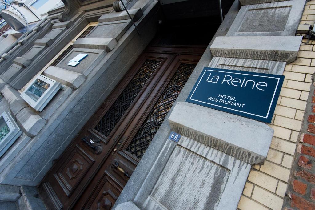 Certifikát, hodnocení, plakát nebo jiný dokument vystavený v ubytování La Reine Hôtel & Restaurant