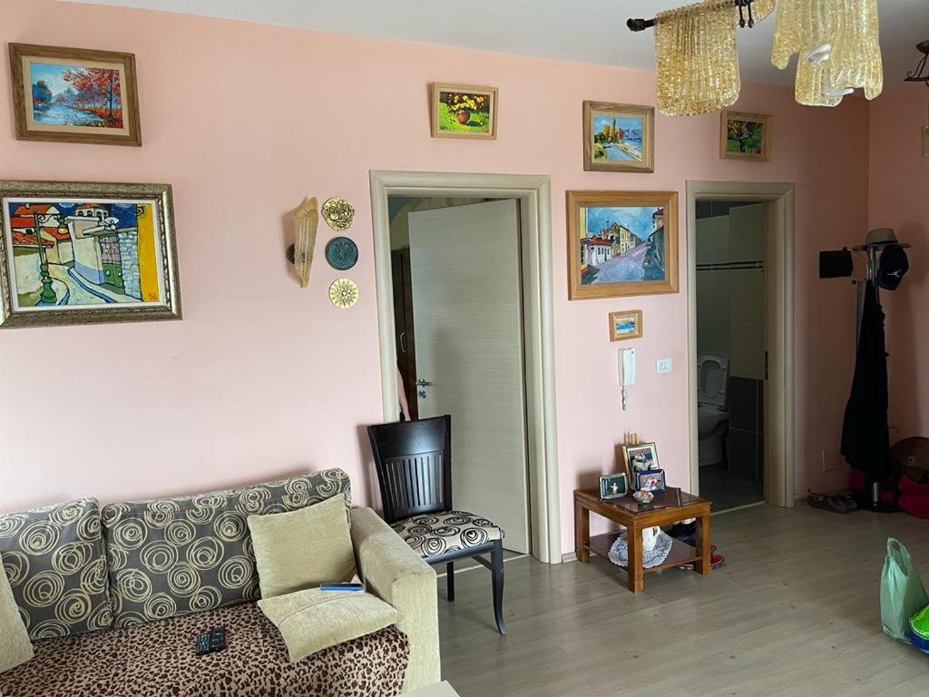 Lake view apartment - Image 9