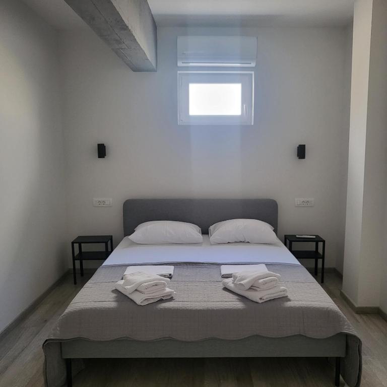 a bedroom with a bed with two towels on it at Bepina in Gradac