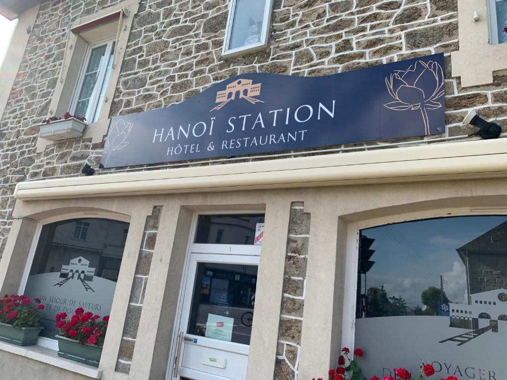 a sign for a hampton station hotel and restaurant on a building at Hotel & Restaurant Hanoï Station in Saint Malo