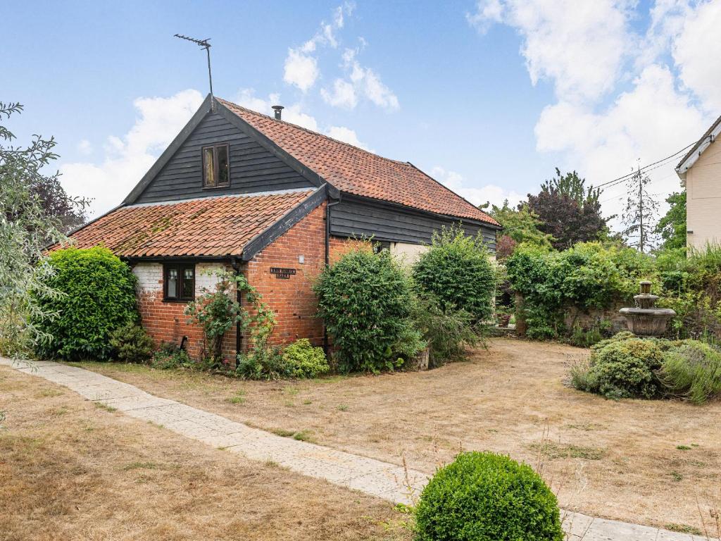 an old brick house with a black roof at John Fanner Barn - Uk37102 in Mellis