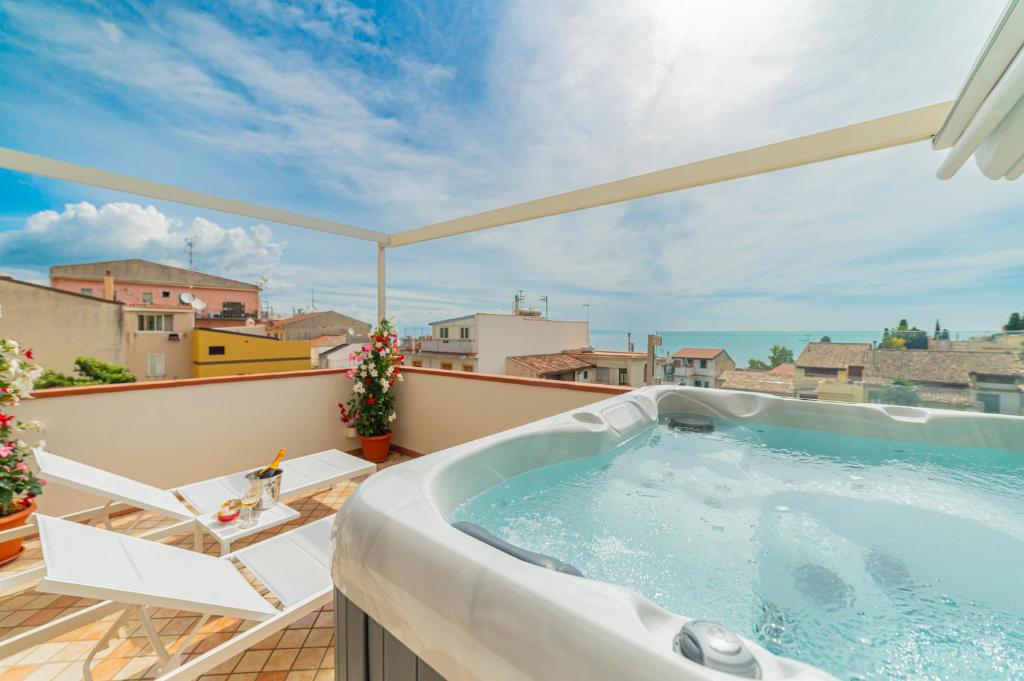 Swimmingpoolen hos eller tæt på DONNA FRANCA