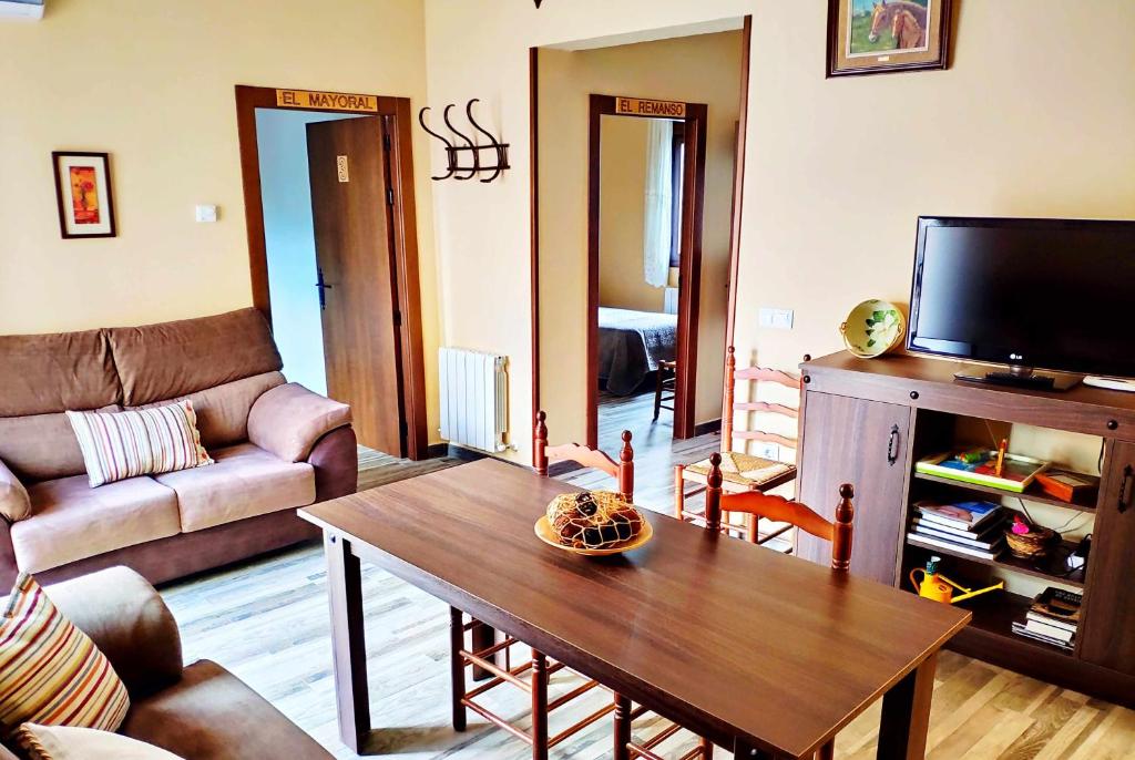 TV a/nebo společenská místnost v ubytování Casa Rural Los Mayorales