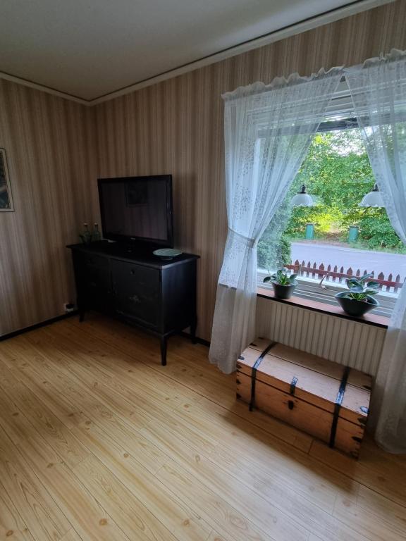 TV a/nebo společenská místnost v ubytování Gamla Kooperativa