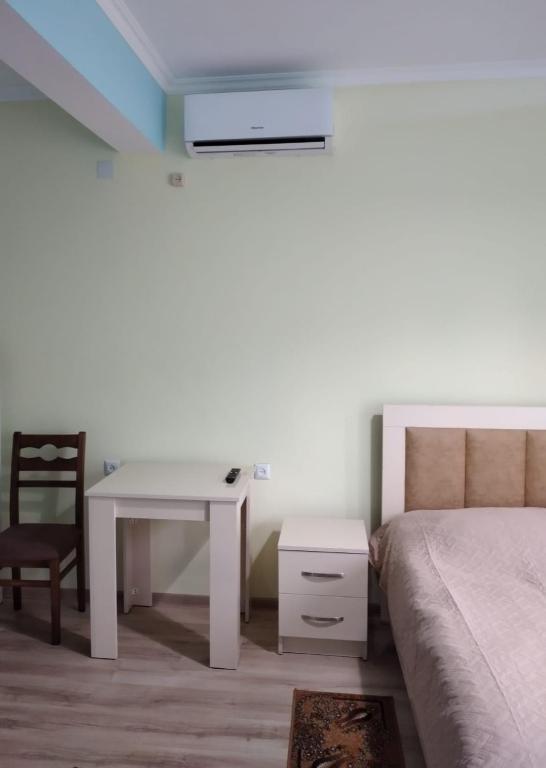 Postel nebo postele na pokoji v ubytování Nunu's Guesthouse