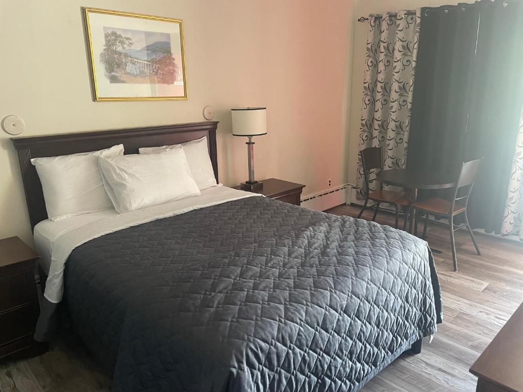 Postel nebo postele na pokoji v ubytování Nites Inn Motel