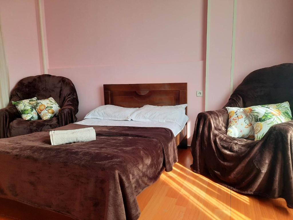 Cozy flat on Pekini avenue در تفلیس