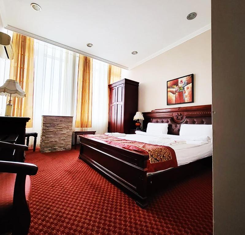 Postel nebo postele na pokoji v ubytování Hotel Royal