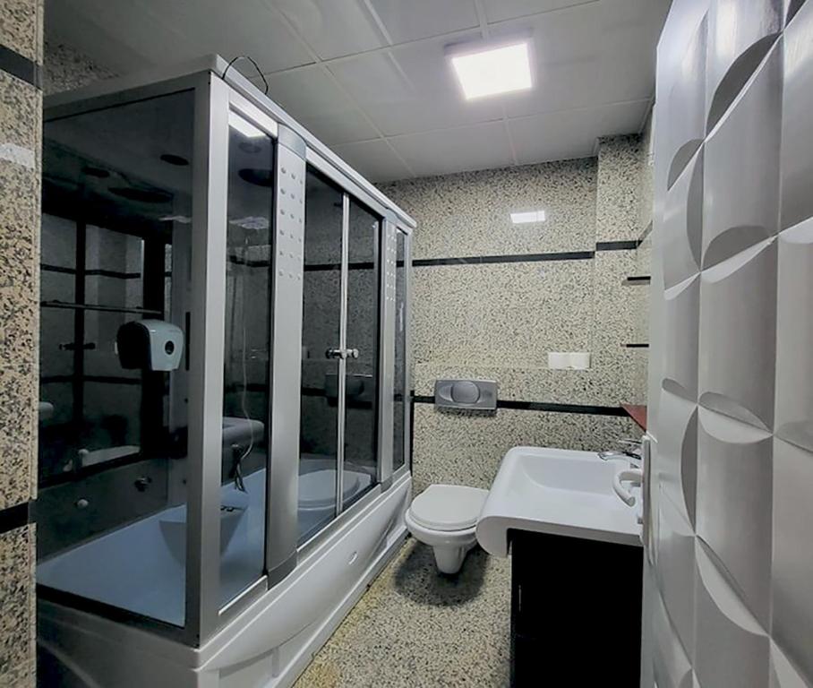 Koupelna v ubytování Hotel Royal