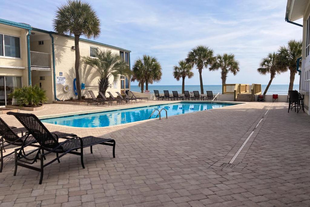 Oceanfront Litchfield Inn Reviews