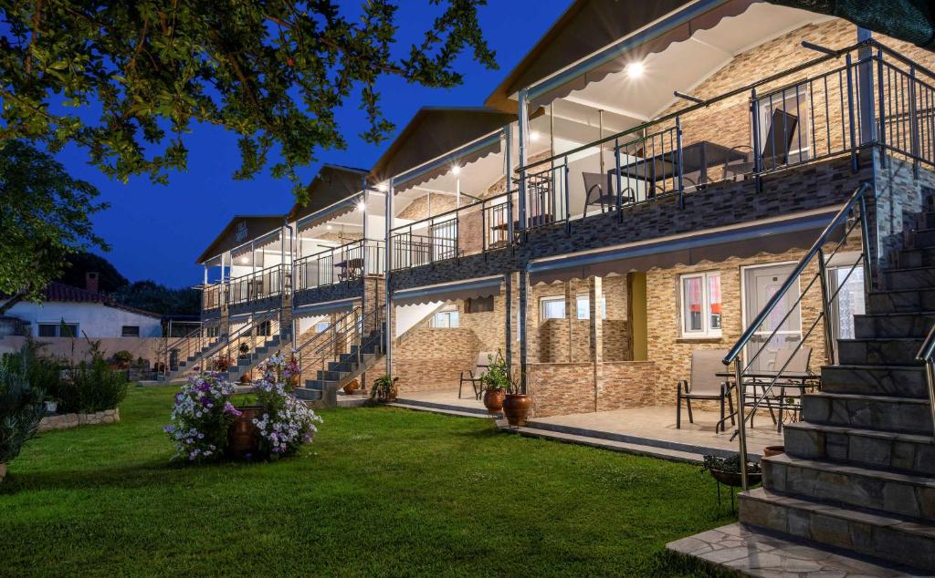 Budova, kde se aparthotel nachází