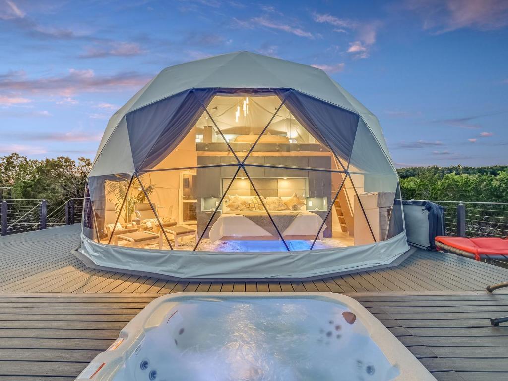 Bazén v ubytování Udoscape Eco-Glamping Resorts nebo v jeho okolí