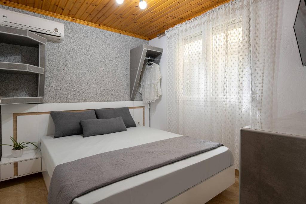 Postel nebo postele na pokoji v ubytování ViLLA DRAGANI
