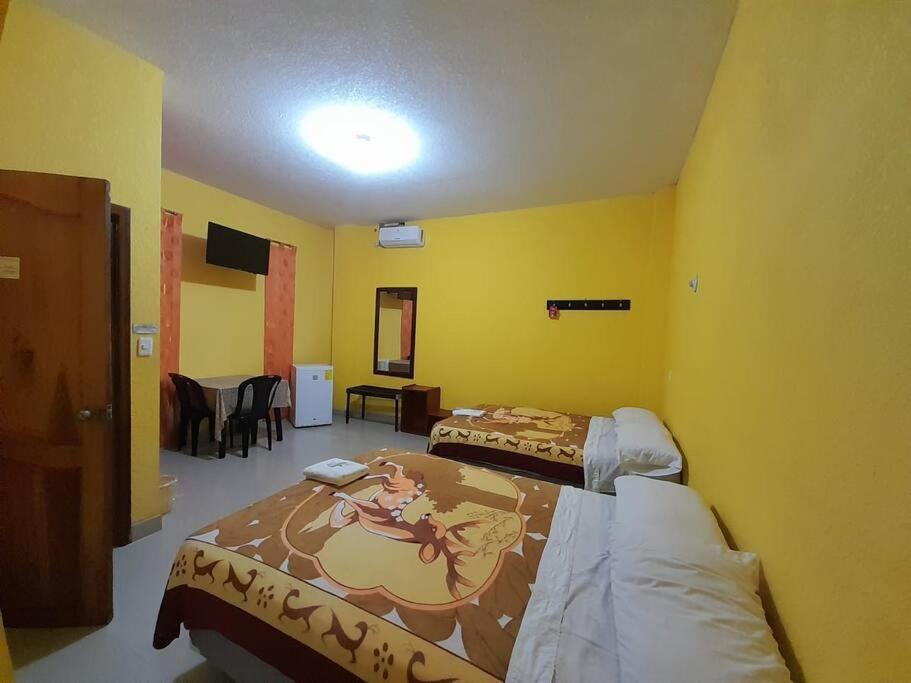 מיטה או מיטות בחדר ב-Hotel las Acacias Hospedajes en Nueva Loja