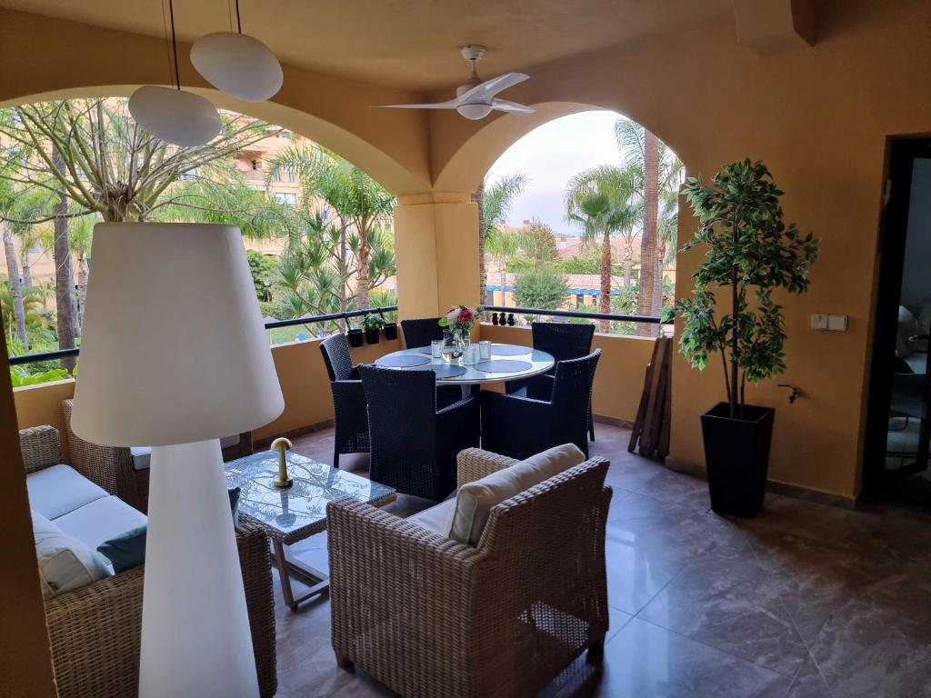 Posezení v ubytování Luxury Blue Coast Seaside Retreat Marbella