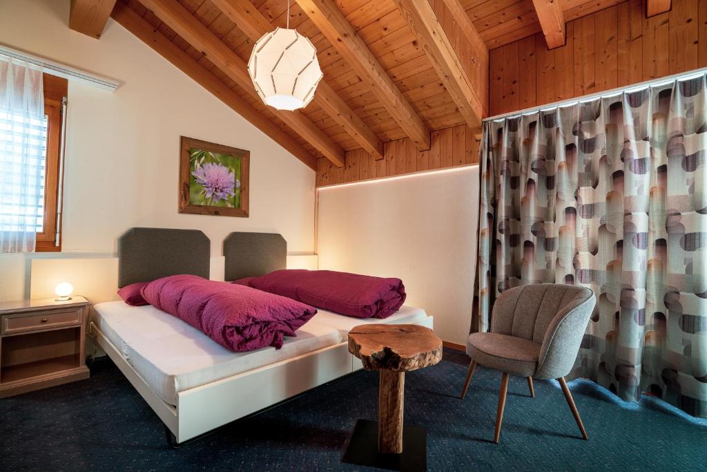 Postel nebo postele na pokoji v ubytování Kulinarik & Geniesser Hôtel STRAUSS